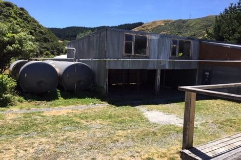 Photo of property in 498 Makara Road, Makara, Karori, 6972