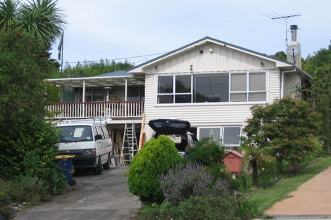 Photo of property in 15 Deane Avenue, Titirangi, Auckland, 0604