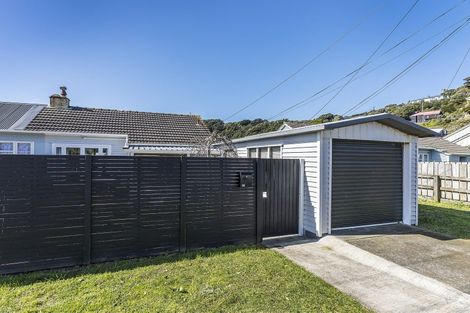 Photo of property in 14 Leveson Street, Strathmore Park, Wellington, 6022
