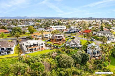 Photo of property in 124 Beach Road, Te Atatu Peninsula, Auckland, 0610