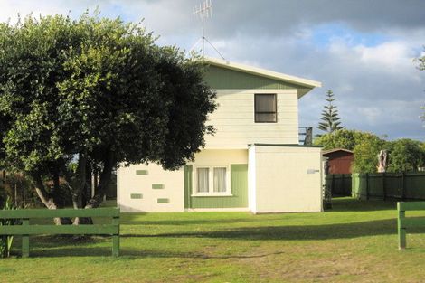 Photo of property in 114 Patuwai Drive, Whangamata, 3620
