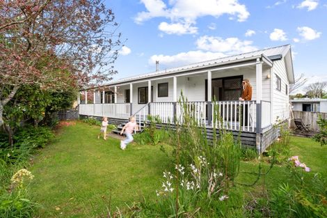 Photo of property in 135 Everitt Crescent, Whangamata, 3620