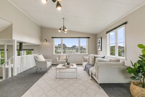 Photo of property in 32 Bellringer Crescent, Newlands, Wellington, 6037