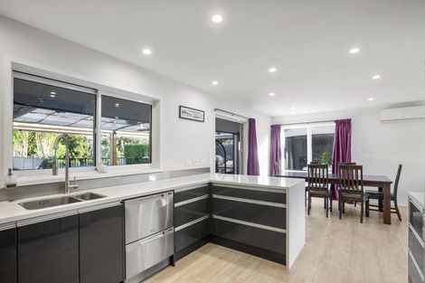 Photo of property in 29 Ravenstone Place, Chatswood, Auckland, 0626