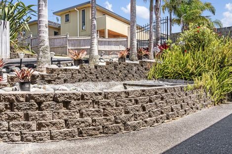 Photo of property in 11 Mackwell Road, Fairview Heights, Auckland, 0632