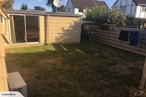 Photo of property in 2/41 Challen Close, Conifer Grove, Takanini, 2112