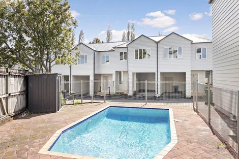 Photo of property in 16/30 John Jennings Drive, Oteha, Auckland, 0632