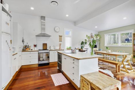 Photo of property in 72 Eden Street, Island Bay, Wellington, 6023