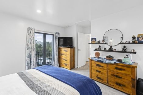 Photo of property in 2/4 Idyll Place, Northcross, Auckland, 0632