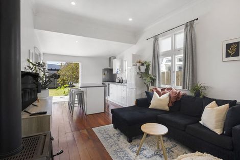 Photo of property in 109 Onepu Road, Lyall Bay, Wellington, 6022