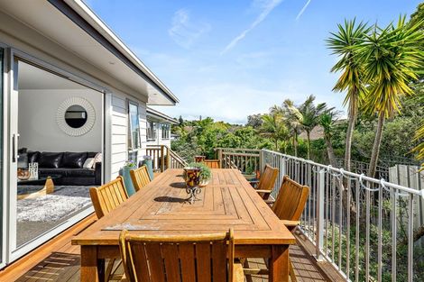 Photo of property in 32 John Downs Drive, Browns Bay, Auckland, 0630