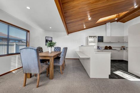 Photo of property in 8 Argyle Place, Highlands Park, New Plymouth, 4312
