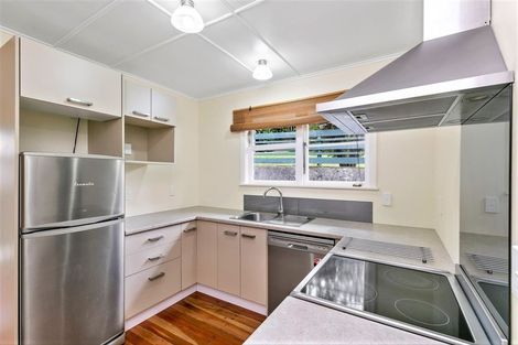 Photo of property in 61 Salford Street, Newlands, Wellington, 6037
