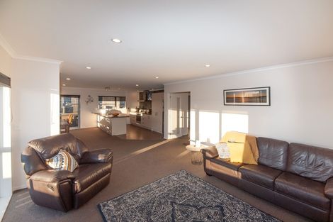 Photo of property in 187 Mark Avenue, Grenada Village, Wellington, 6037