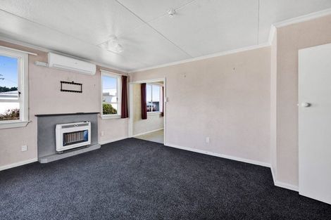 Photo of property in 6 Buchanan Place, Hawera, 4610