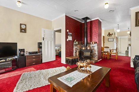 Photo of property in 12 Dunn Street, Egmont Village, 4372