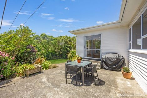 Photo of property in 4 Pekanga Road, Normandale, Lower Hutt, 5010