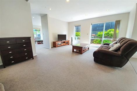 Photo of property in 10 Askerne Drive, Flat Bush, Auckland, 2016