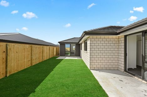 Photo of property in 39 Waruhia Crescent, Rototuna North, 3281