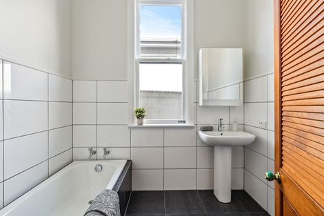 Photo of property in 554 Adelaide Road, Berhampore, Wellington, 6023