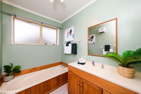Photo of property in 68 Pacific Drive, Fitzherbert, Palmerston North, 4410