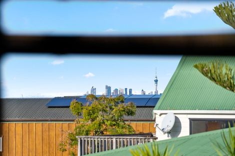 Photo of property in 34 Spinnaker Drive, Te Atatu Peninsula, Auckland, 0610