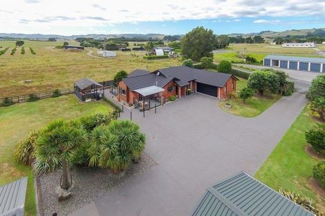 Photo of property in 12 Beach Road, Urenui, 4377