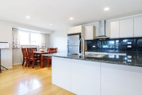 Photo of property in 17 Medina Place, Half Moon Bay, Auckland, 2012
