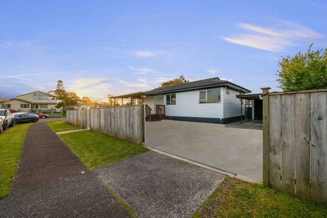 Photo of property in 16 Neems Place, Manurewa, Auckland, 2102