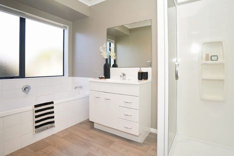 Photo of property in 35 Farringdon Avenue, Rototuna North, Hamilton, 3210