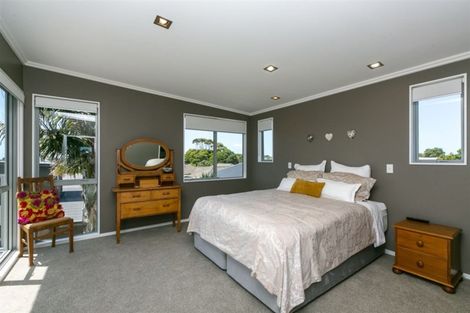 Photo of property in 18 Parkvue Drive, Bell Block, New Plymouth, 4312