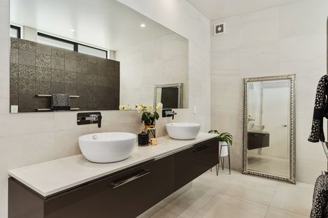 Photo of property in 4c Beach Road, Castor Bay, Auckland, 0620