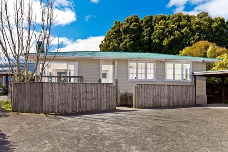 Photo of property in 2/7 Vera Road, Te Atatu South, Auckland, 0610