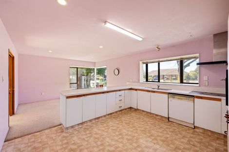 Photo of property in 13 Broadfell Avenue, Avonhead, Christchurch, 8042