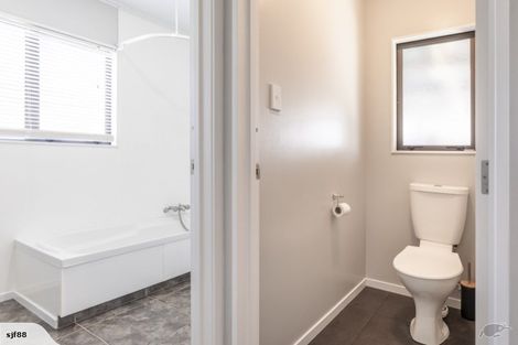 Photo of property in 6a Perrin Place, Kelvin Grove, Palmerston North, 4414