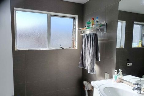 Photo of property in 2/78 West Coast Road, Glen Eden, Auckland, 0602