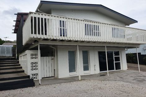 Photo of property in 34 Kemp Road, Massey, Auckland, 0614