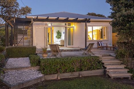 Photo of property in 36 Aperahama Street, Paekakariki, 5034