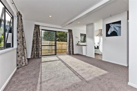Photo of property in 1/5 Kilham Avenue, Northcote, Auckland, 0627