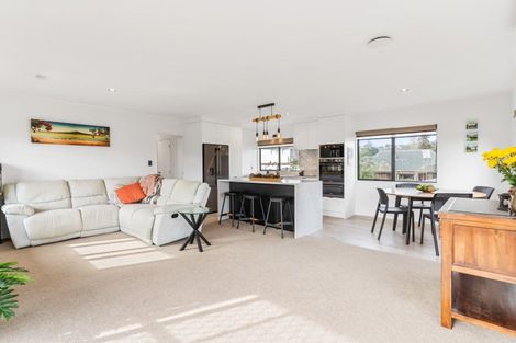 Photo of property in 1/19 Drome View Place, Beach Haven, Auckland, 0626