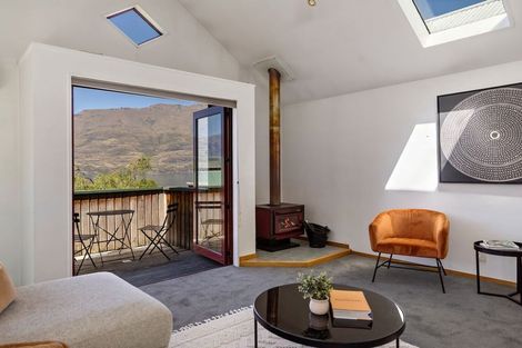 Photo of property in 22b Evergreen Place, Sunshine Bay, Queenstown, 9300