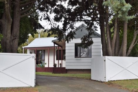 Photo of property in 16 Tawa Street, Tokomaru, Palmerston North, 4474