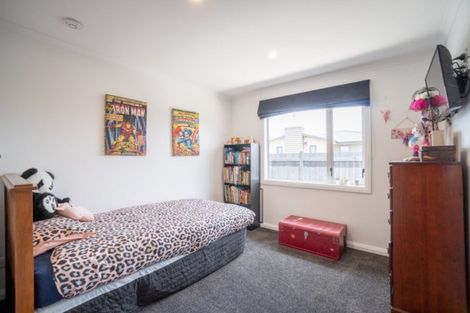 Photo of property in 103 Johnstone Drive, Fitzherbert, Palmerston North, 4410