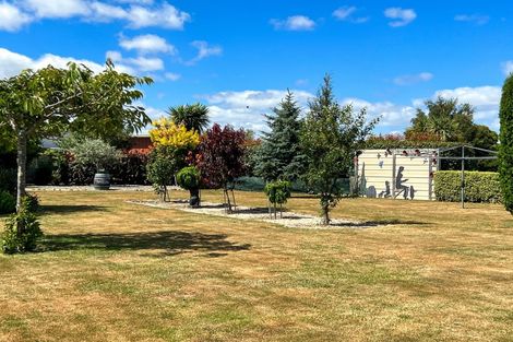 Photo of property in 8 Daffodil Grove, Carterton, 5713