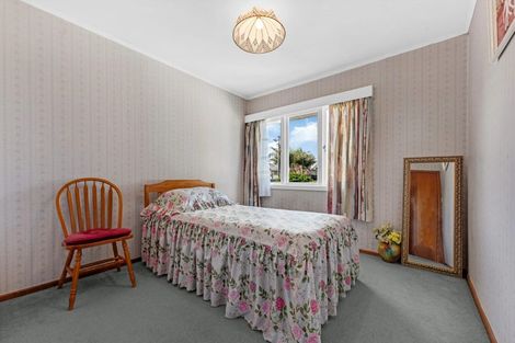 Photo of property in 71 Beach Road, Te Atatu Peninsula, Auckland, 0610