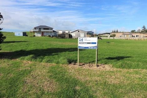 Photo of property in 4 Pipi Place, Baylys Beach, Dargaville, 0377