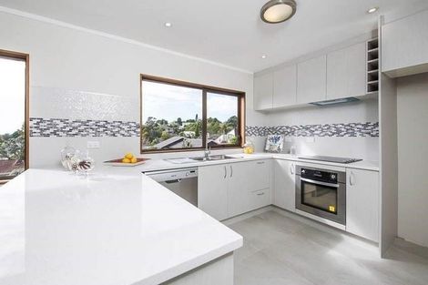 Photo of property in 1 Lynngate Place, Hillcrest, Auckland, 0627