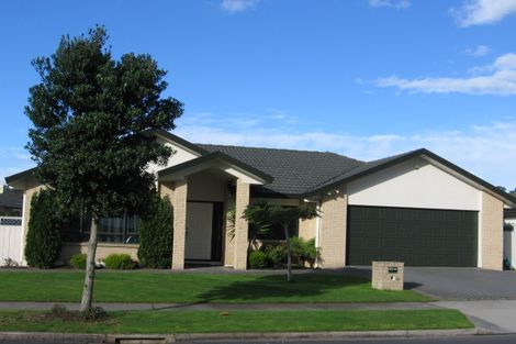 Photo of property in 18 Macnean Drive, East Tamaki Heights, Auckland, 2016