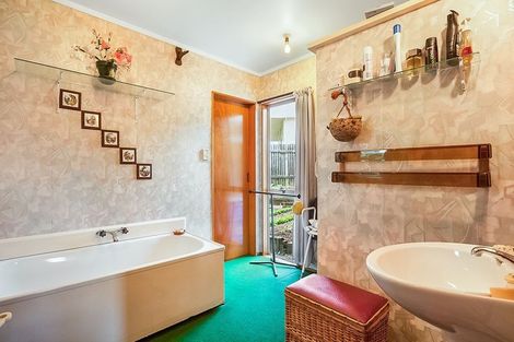 Photo of property in 25 Powells Road, Cable Bay, 0420