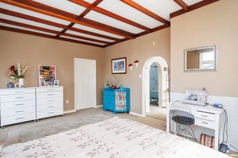 Photo of property in 42 Shamrock Street, Takaro, Palmerston North, 4412